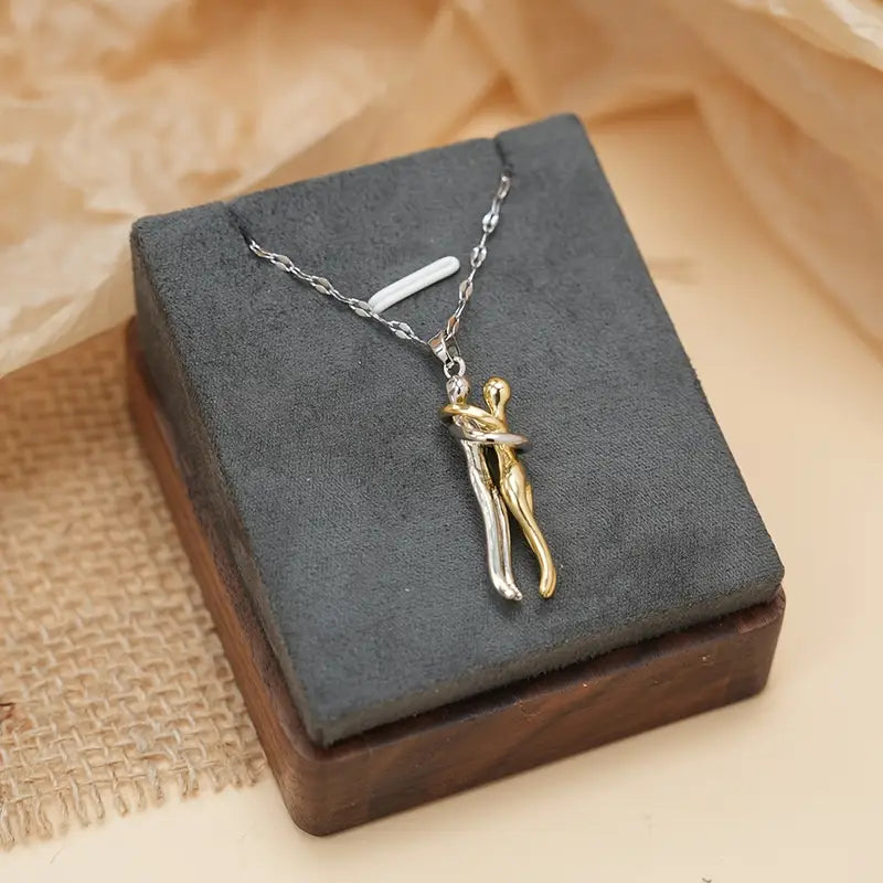 Elegant Couple Hug Heart Pendant Necklace – 18K Gold-Plated Stainless Steel Romantic Jewelry Gift for Women 💖