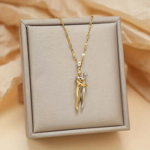 Elegant Couple Hug Heart Pendant Necklace – 18K Gold-Plated Stainless Steel Romantic Jewelry Gift for Women 💖